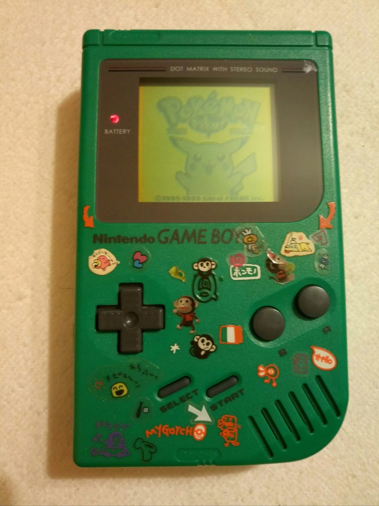 Game Boy Classic Gorgeous Green wraz z grą.