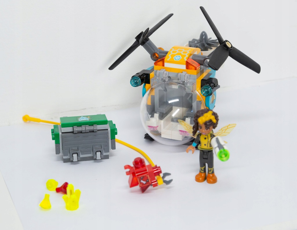 Klocki LEGO DC Super Hero Girls Helikopter Bumblebee 41234
