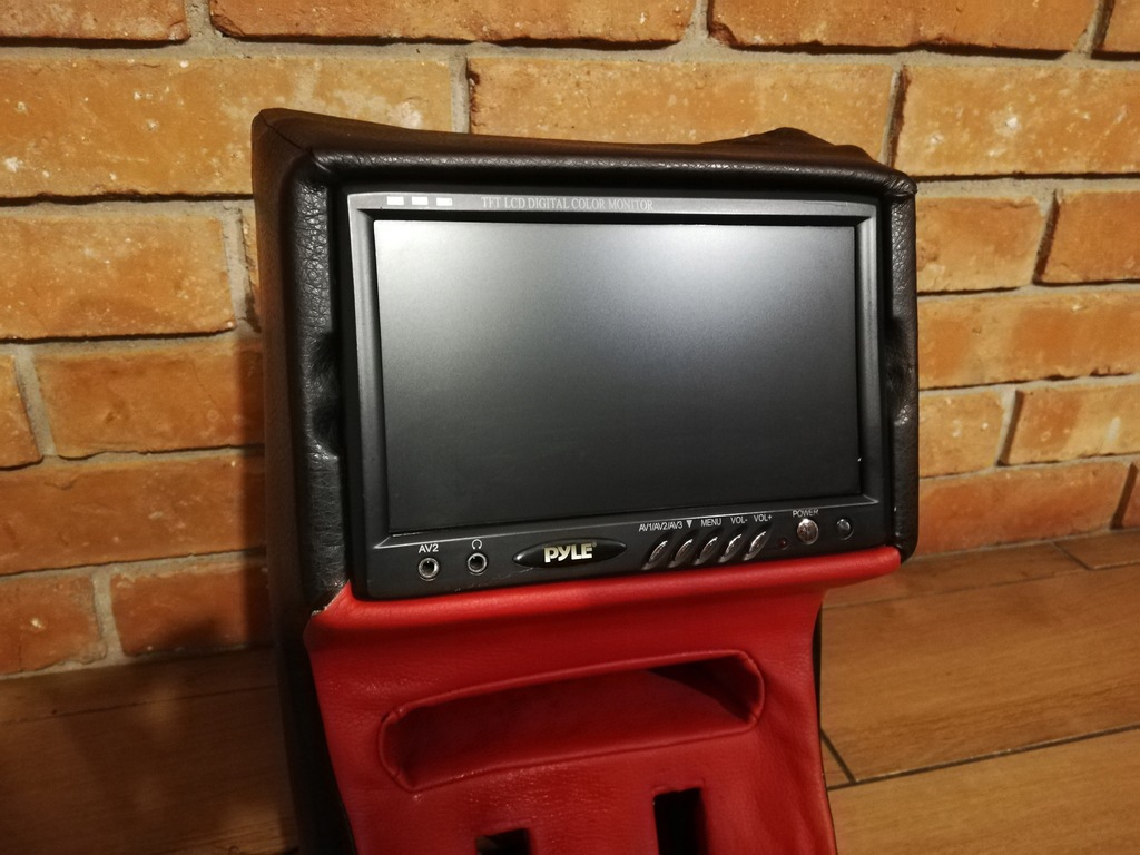 Monitor LCD w konsoli golf MK2