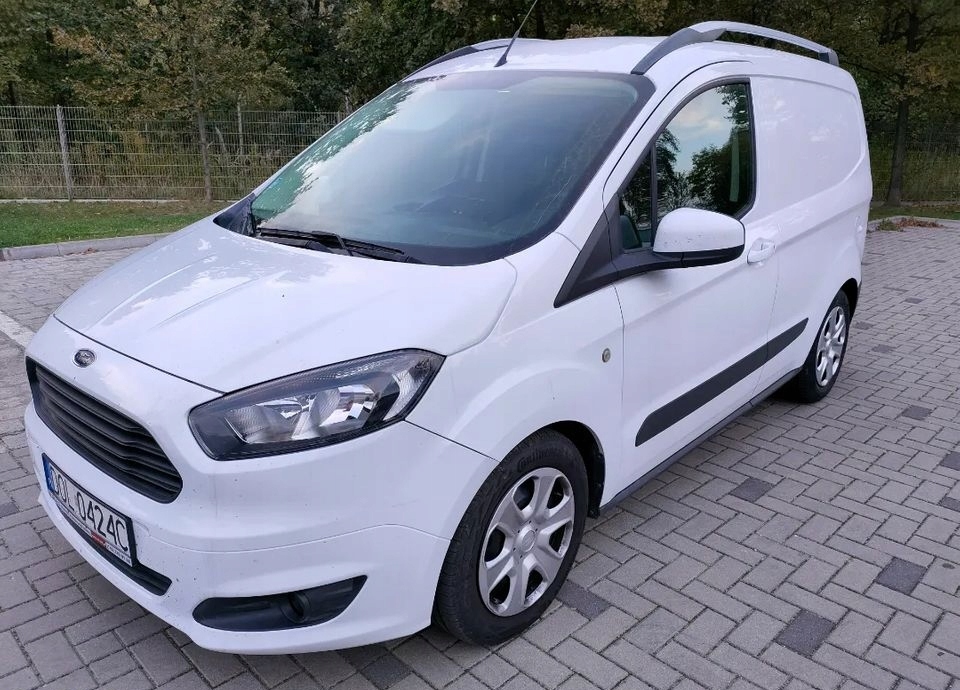 Ford Transit Courier *klima, kamera, parrot*