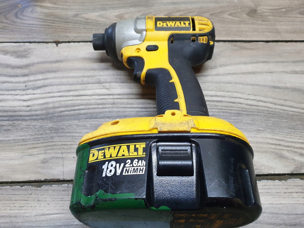 Dewalt Dc825 DEWALT DC825 18V Cordless Impact Driver (Tool Only)