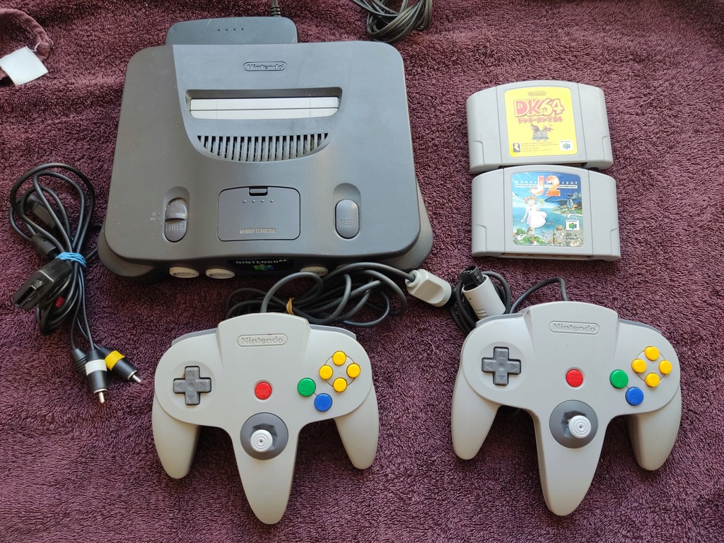 Konsola Nintendo 64+2pady+kable+gry
