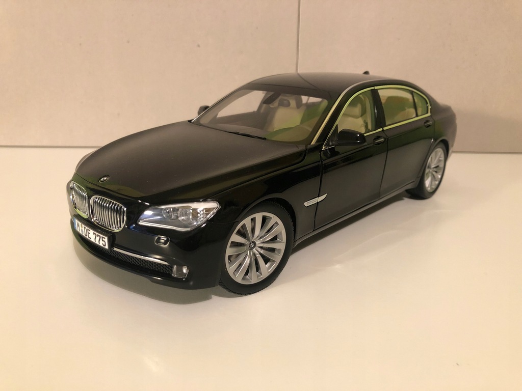 BMW 7 F01 1:18 Kyosho Black - 7850132766 - oficjalne