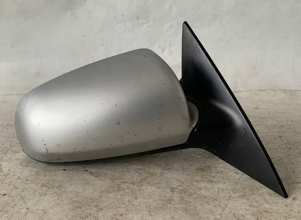 # LUSTERKO PRAWE AUDI A6 C6 5 PIN LZ7W