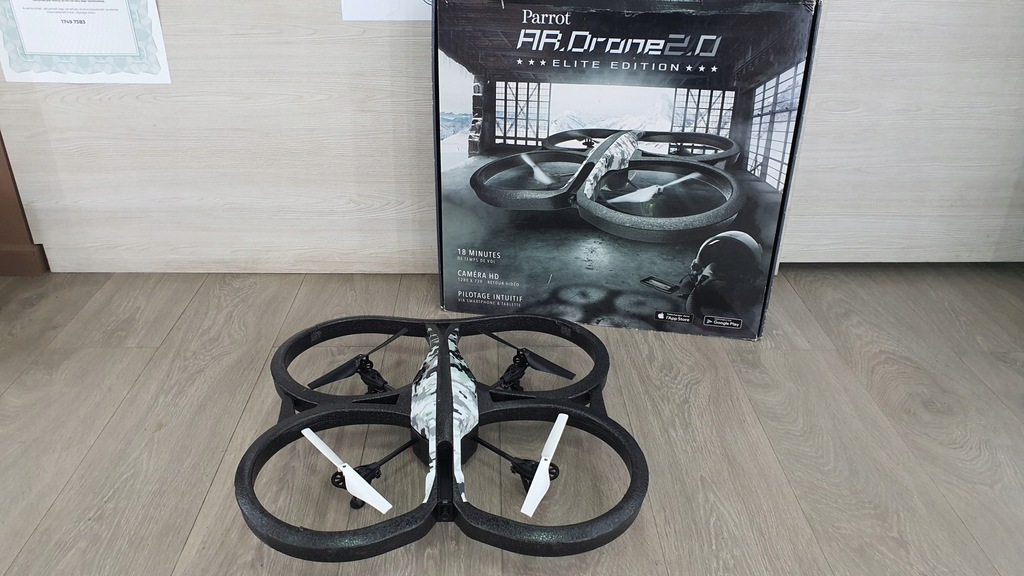Dron Parrot AR.Drone 2.0 Elite Edition