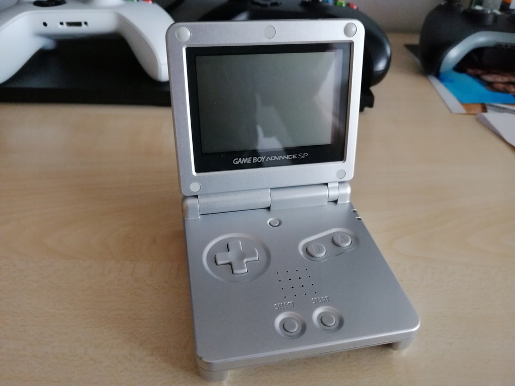 Okazja Game Boy Advance SP Silver + GRATIS!