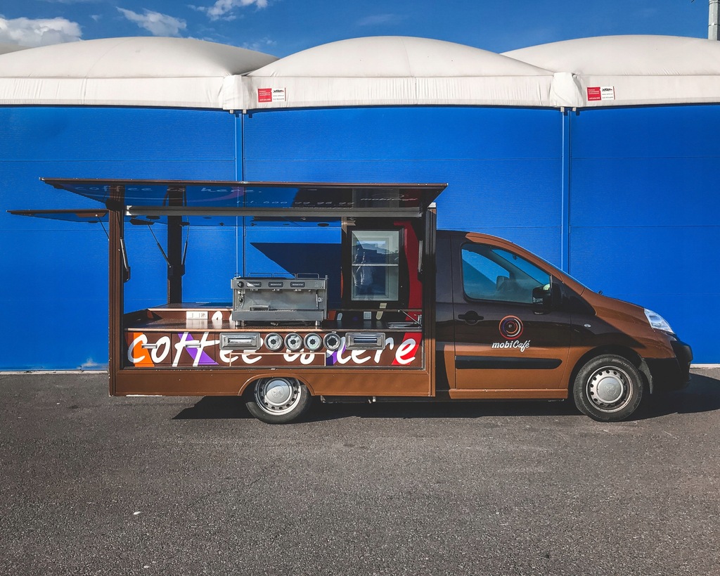 Peugeot Expert mobilna kawiarnia foodtruck kawowy