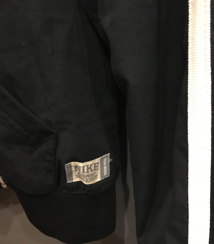 21V039 NIKE__NV4 CZARNA BLUZA LOGO KAPTUR__M 21V039 NIKE__NV4 CZARNA BLUZA LOGO KAPTUR__M