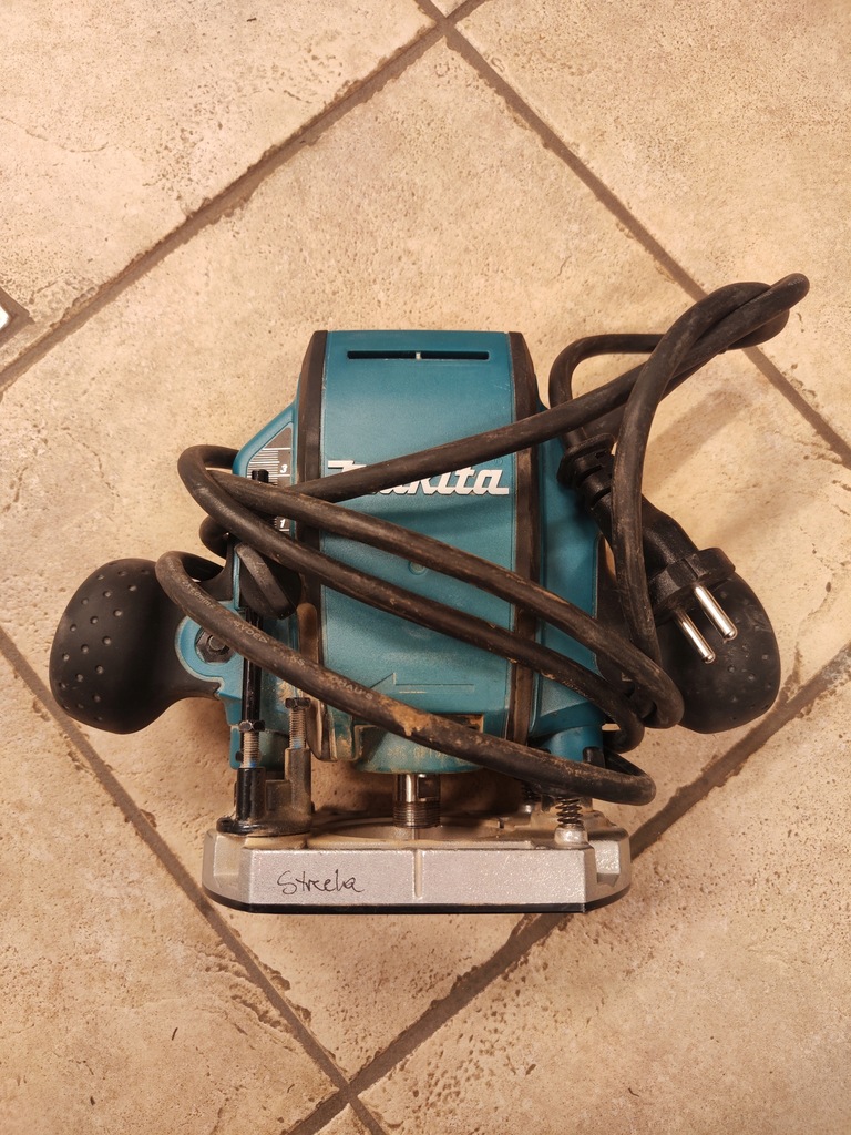 Frezarka Makita rp0900 - 13489578214 - oficjalne archiwum Allegro