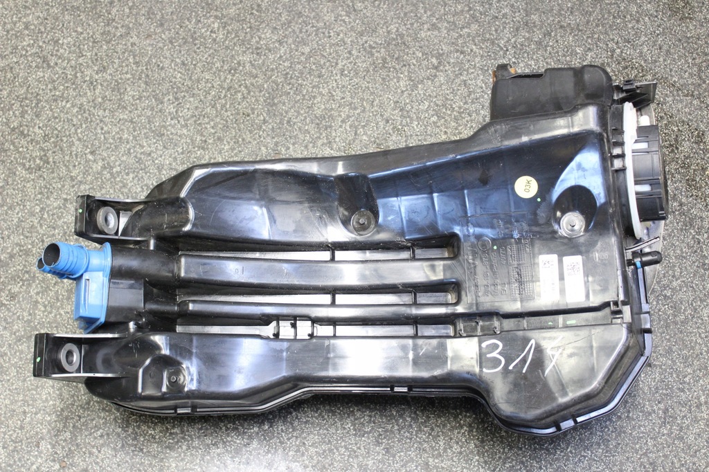 AUDI Q7 3,0TDI 17- ZBIORNIK ADBLUE 4M0131878CC