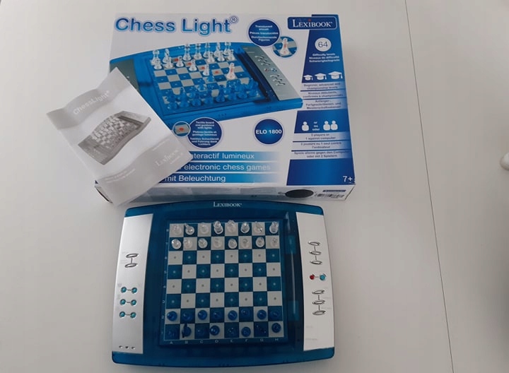 Купить Электронные шахматы Lexibook Chess Light ELO 1800: отзывы, фото, характеристики в интерне-магазине Aredi.ru