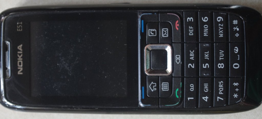 Nokia E51 uszkodzona, bogaty zestaw akcesoriów