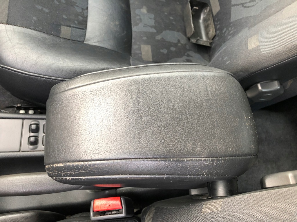 Передний подлокотник купить. Подлокотник Volvo s40 1997. Подлокотник Вольво s40. Volvo s40 задний подлокотник. Подлокотник Центральный Вольво s40 II.