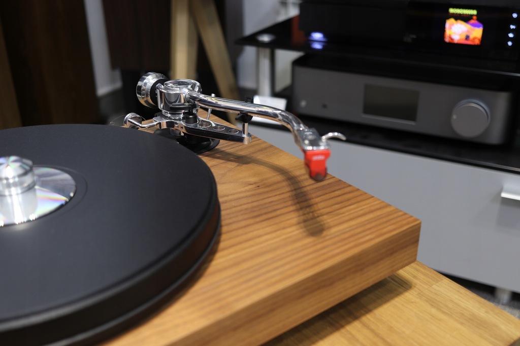 Купить Pro-Ject 2-Xperience SB S-образный орех: отзывы, фото, характеристики в интерне-магазине Aredi.ru