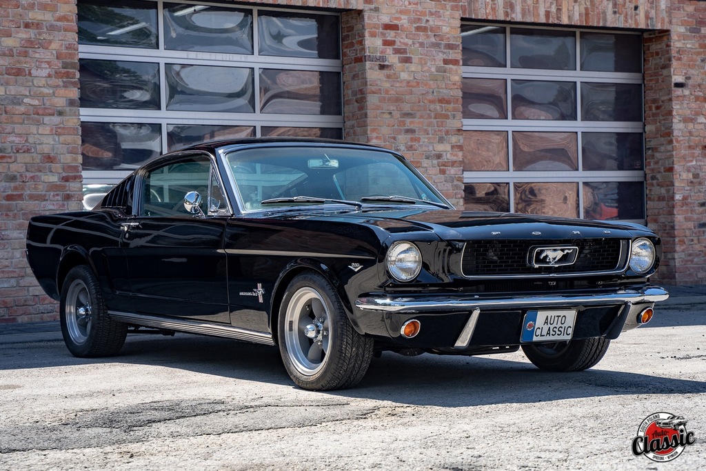 Ford Mustang Fastback 1965 silnik 5,8l moc 250km