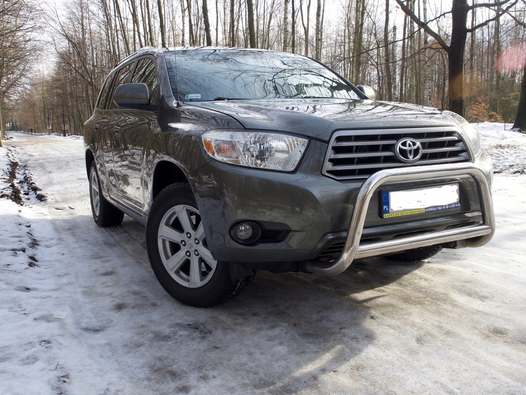 Toyota Highlander klasa pom. Rav4 a Land Cruiser