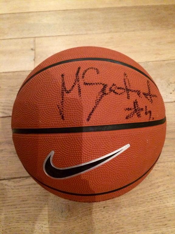 Piłka do koszykówki NIKE NBA z autografem GORTAT