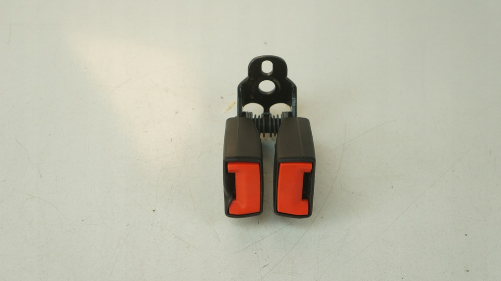 FORD FOCUS MK1 ZAPINKA ZAPIĘCIE PASA TYŁ