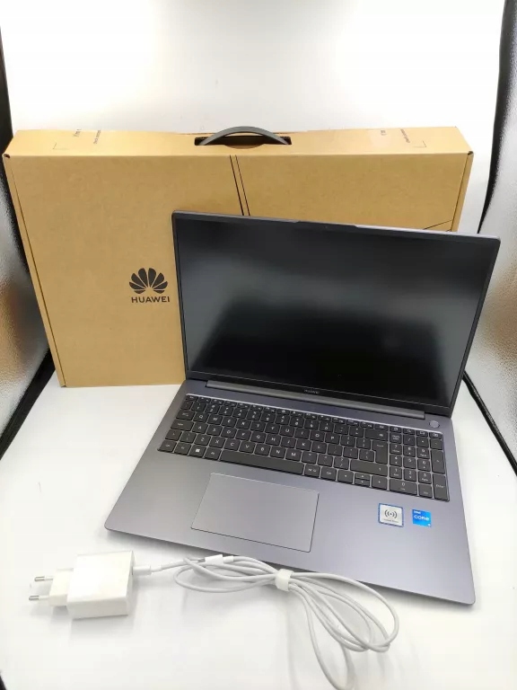 LAPTOP HUAWEI MATEBOOK D16