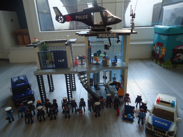 Playmobil - komisariat policji, dodatkowe rzeczy.