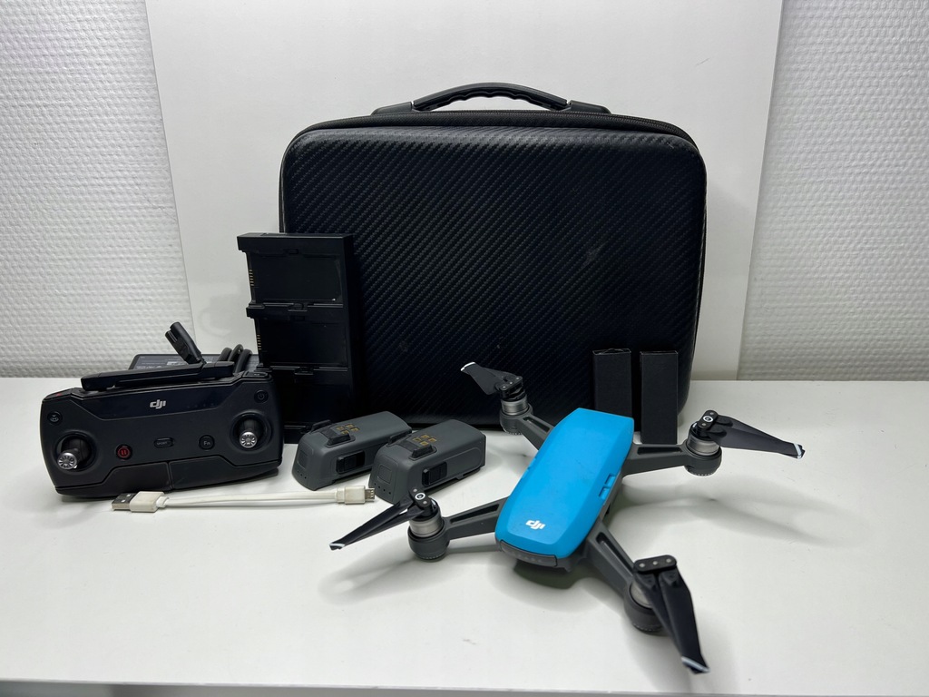 Dron Dji Spark More Fly Combo - komplet