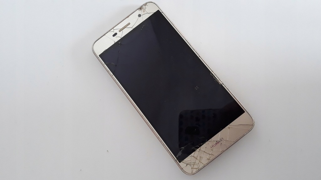 Smartfon Huawei yY PRO uszkodzony