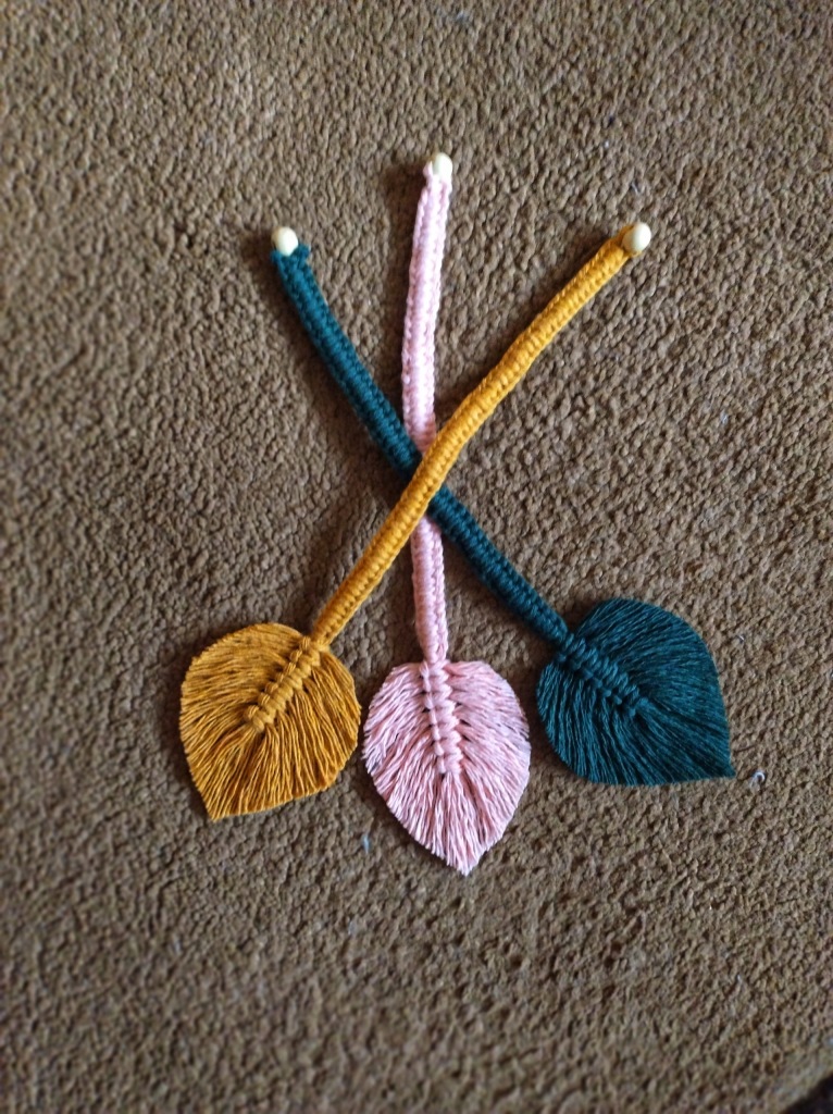 Zakładka do książki ręcznie pleciona rękodzieło handamde makrama kolory