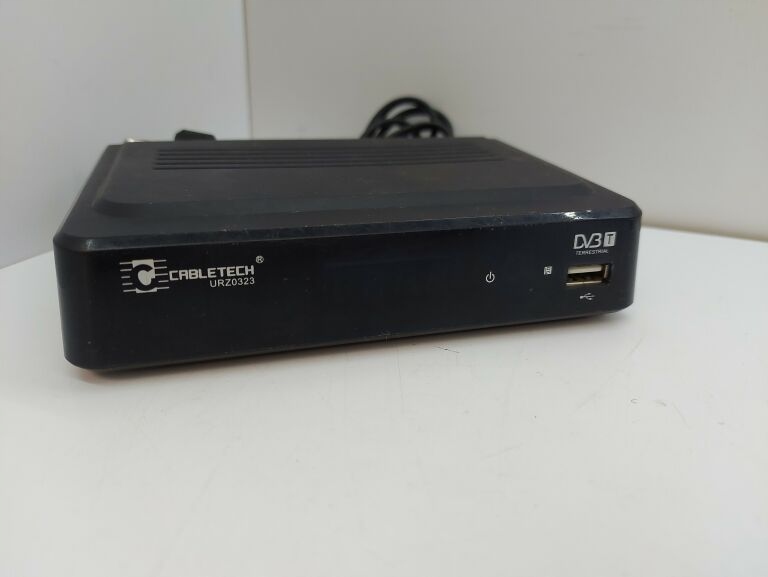 DEKODER DVB-T CABLETECH URZ0323 WŁĄCZA SIĘ OPIS