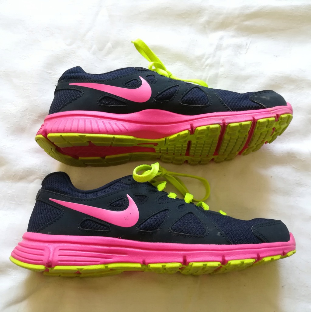 NIKE ** Neon ** Snickers** Roz. EUR 41/42