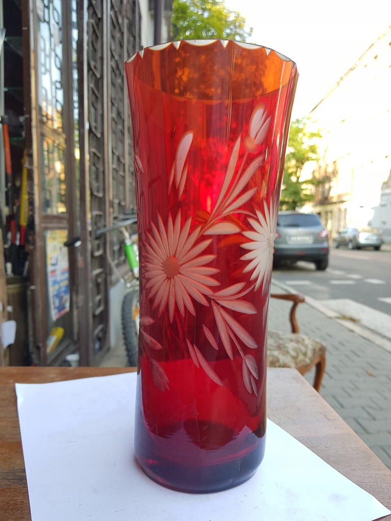 Duży kryształowy wazon rubinowy
