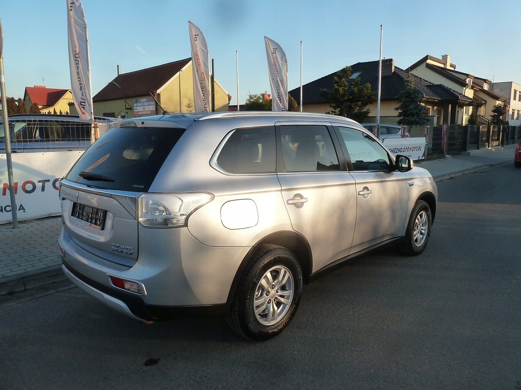 Купить Mitsubishi Outlander *PHEV 204 HORSES*NAPED 4x4*NAV: отзывы, фото, характеристики в интерне-магазине Aredi.ru