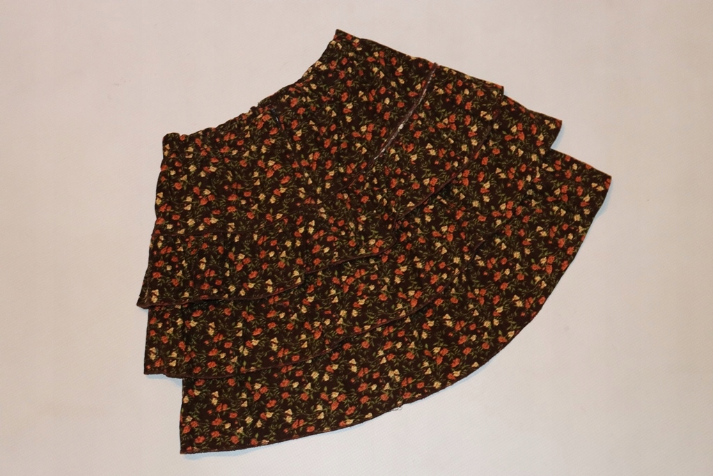 Śliczna spódniczka jesienne barwy roz ok 140-146