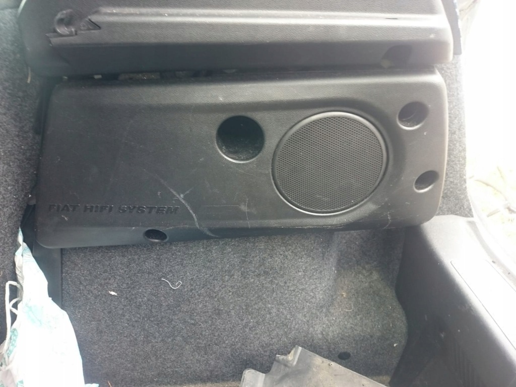 fiat punto subwoofer