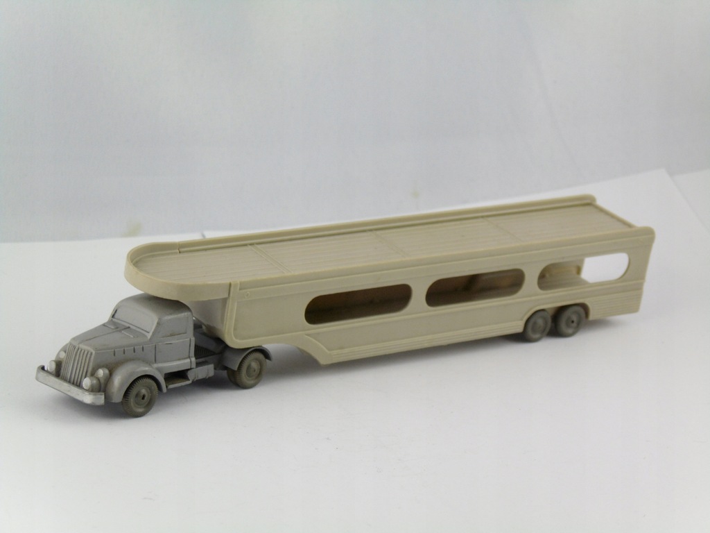 STARY SAMOCHÓD MODEL Z AUTOLAWETĄ NA MAKIETĘ H0 1:87 B17/10667