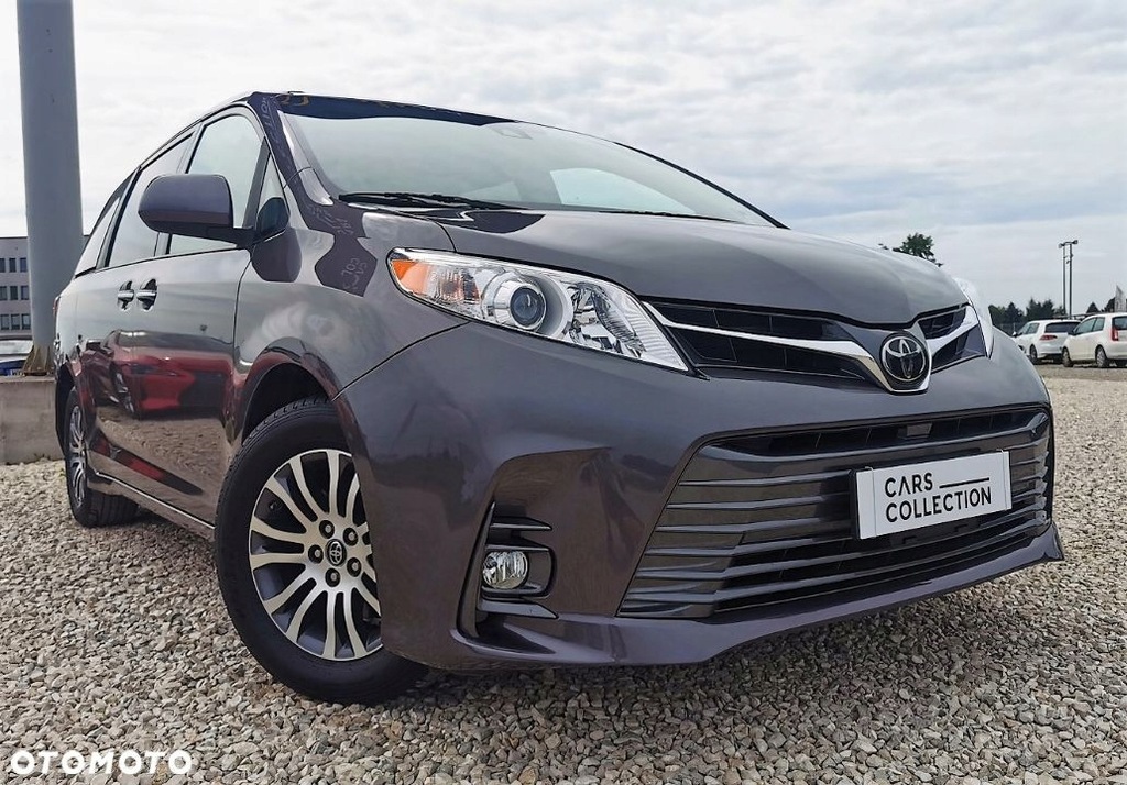 Toyota Sienna 266KM