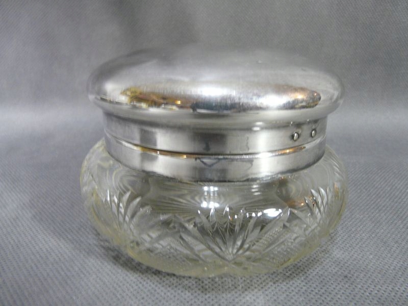 ŚLICZNA KRYSZTAŁOWA SZKATUŁA