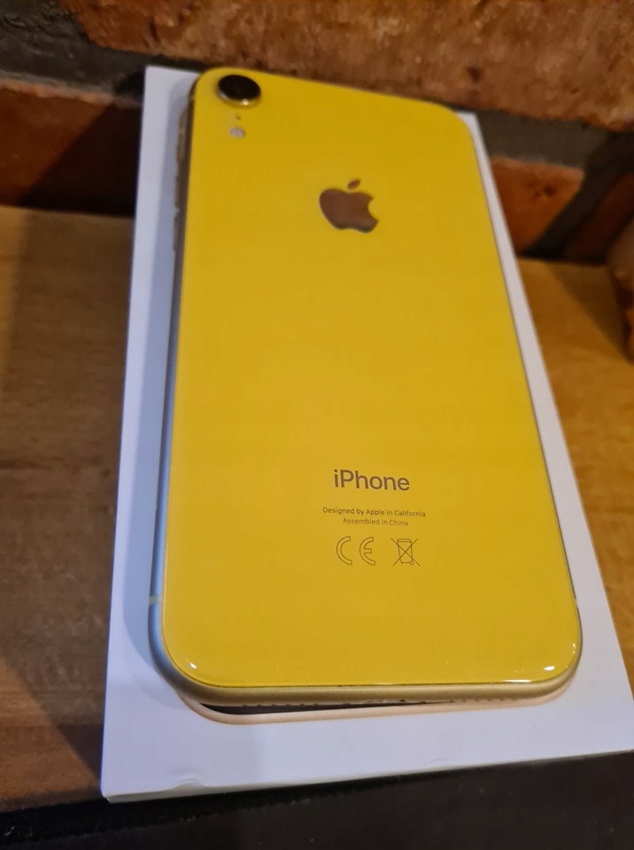 Smartfon Apple iPhone XR żółty 64 GB