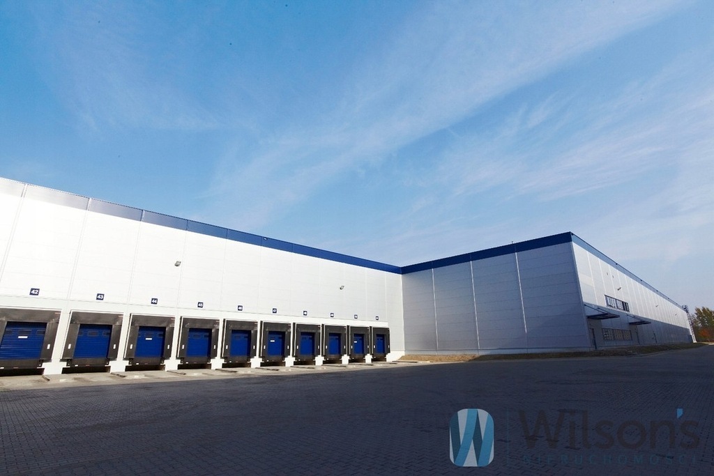 Magazyny i hale, 8800 m²