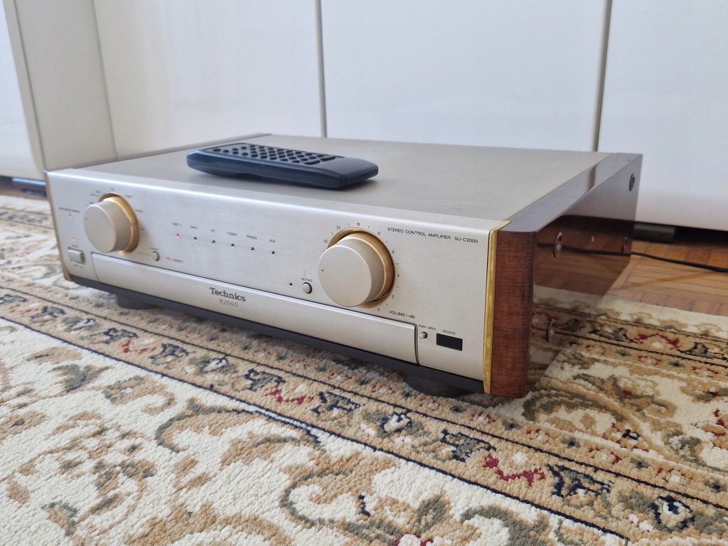 Przedwzmacniacz Technics SU-C2000 pilot JAPAN