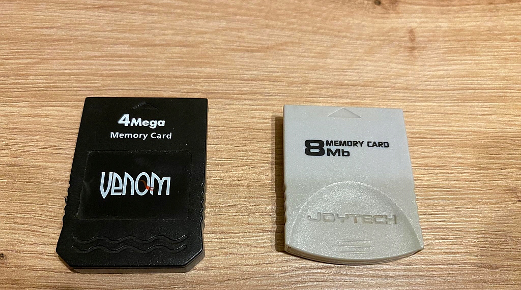 2 karty pamięci do Nintendo GameCube