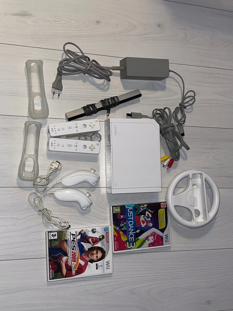 Konsola Nintendo Wii RVL-001 EUR 2 gry, kontrolery okablowanie