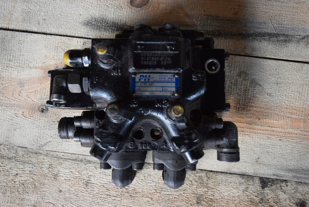 YA−MAN HRF-1 ELE4264 Czujnik ciśnienia hydrauliki New Holland TS TM