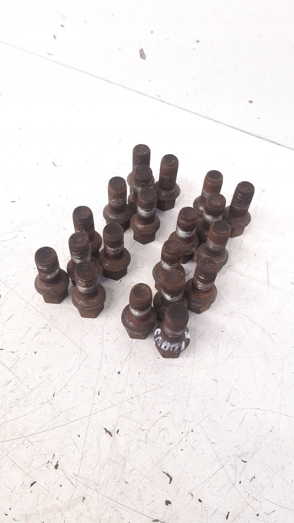 Szpilki śruby do kół VW Caddy III 1,6 TDI