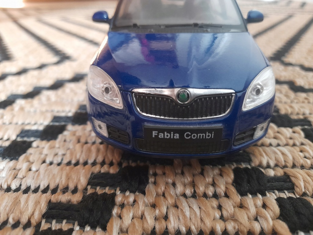 NIEBIESKA SKODA FABIA COMBI 1:24 Z WELLY