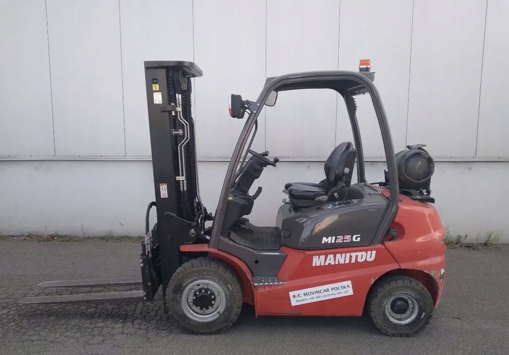 Manitou MI25G Wozek widlowy MANITOU MI25G, 250...