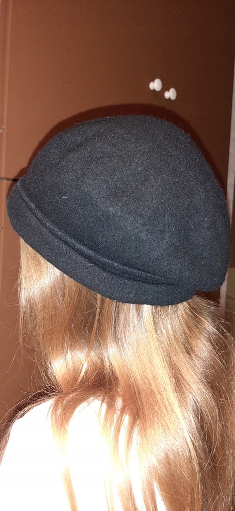 Piekny czarny beret ,czapka r 57