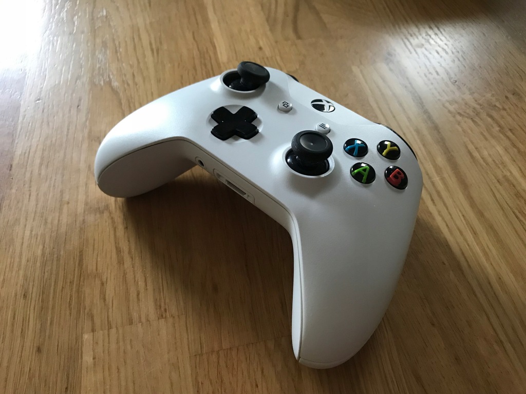 Pad Xbox ONE S mało używany, uszkodzony joystick