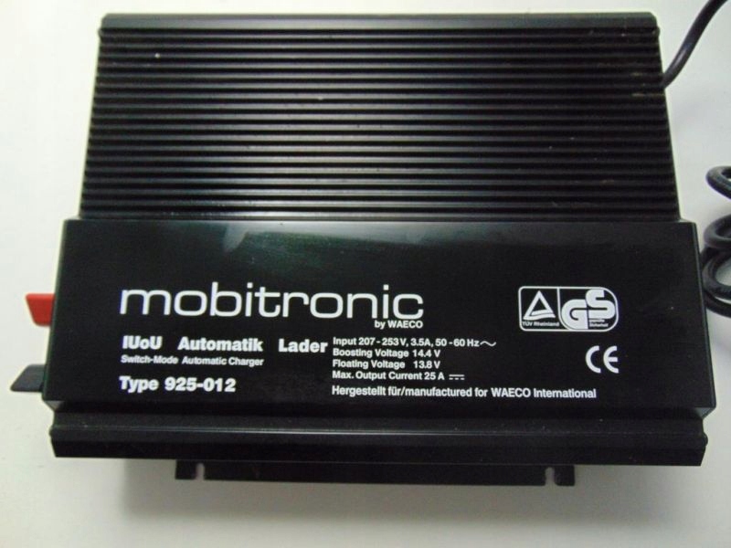Mobitronic Compact Charger 8A IU
