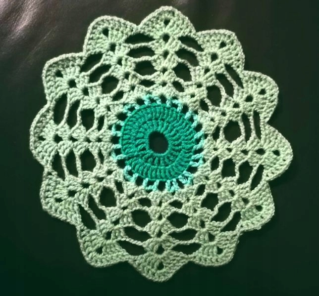 Serwetka szydełkowa 32 cm w zieleniach