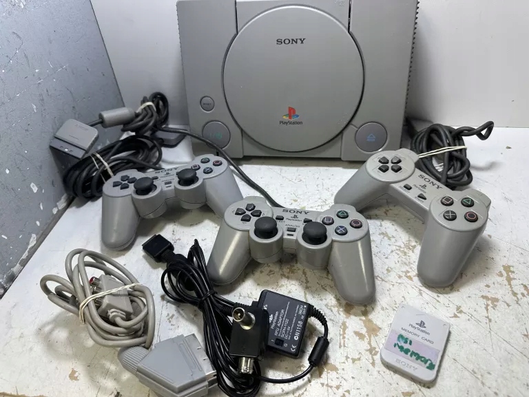 KONSOLA PS1 + 3 PADY + OKABLOWANIE